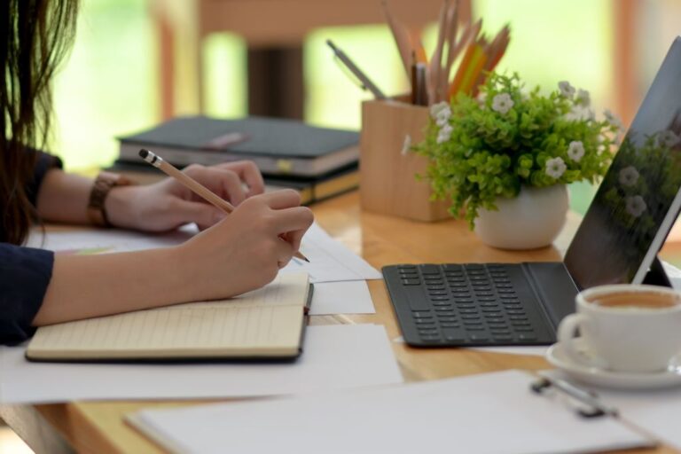 12 Best Copywriting Blogs Writers Should Follow In 2025