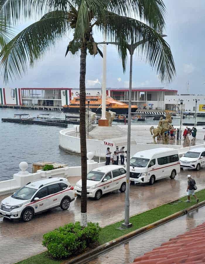 Taxis lined up on Melgar Avenue